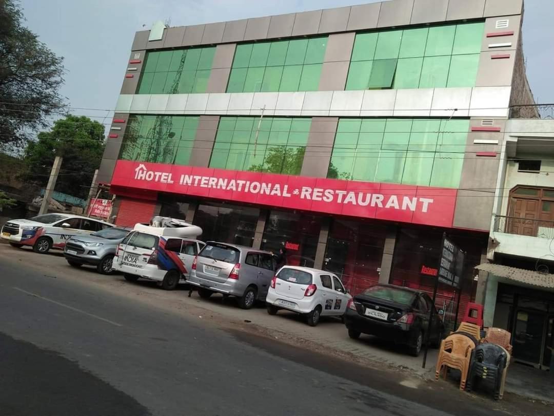 Hotel International & Restaurant Amethi Exterior foto
